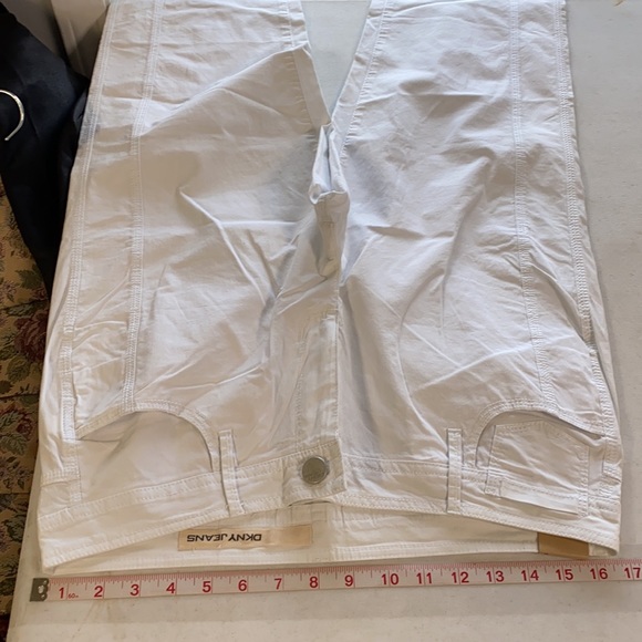 Size 10 DKNY white jeans with adjustable bottoms. - Picture 4 of 6